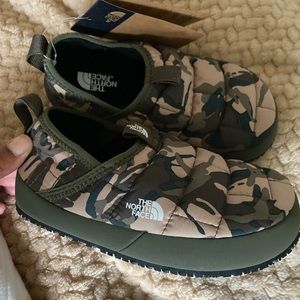 These North Face Slippers are great to keep those little toes warm